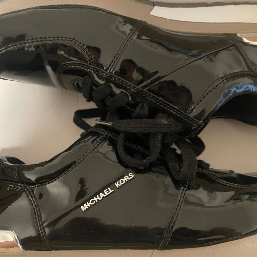 Michael Kors Womens Tennis Shoes
Like new with box size 9